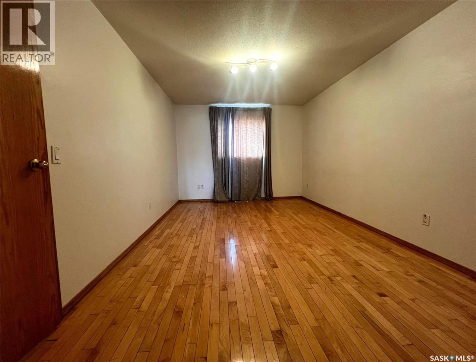 349 10th Avenue Nw, Swift Current, Saskatchewan  S9H 1P1 - Photo 11 - SK033123