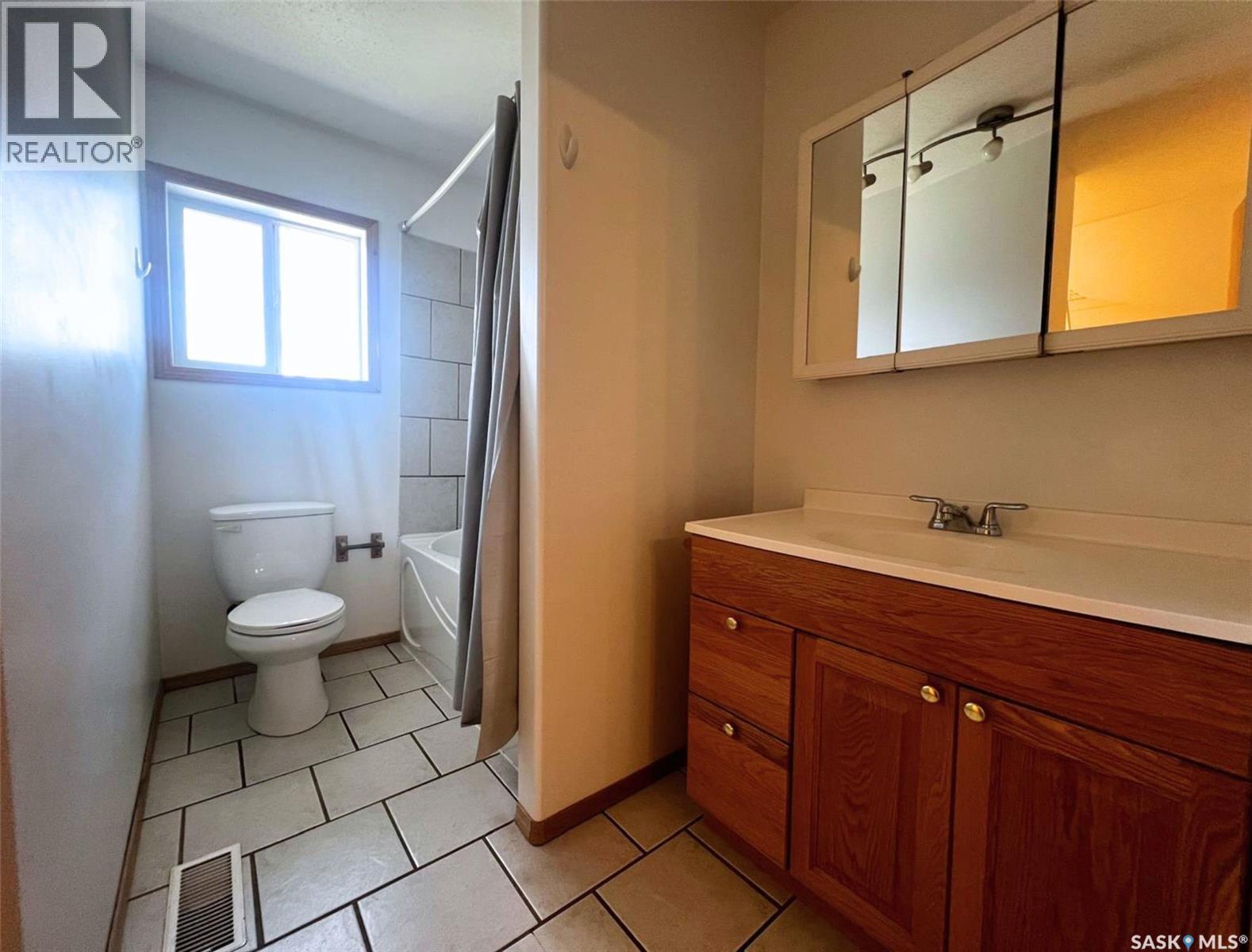 349 10th Avenue Nw, Swift Current, Saskatchewan  S9H 1P1 - Photo 12 - SK033123