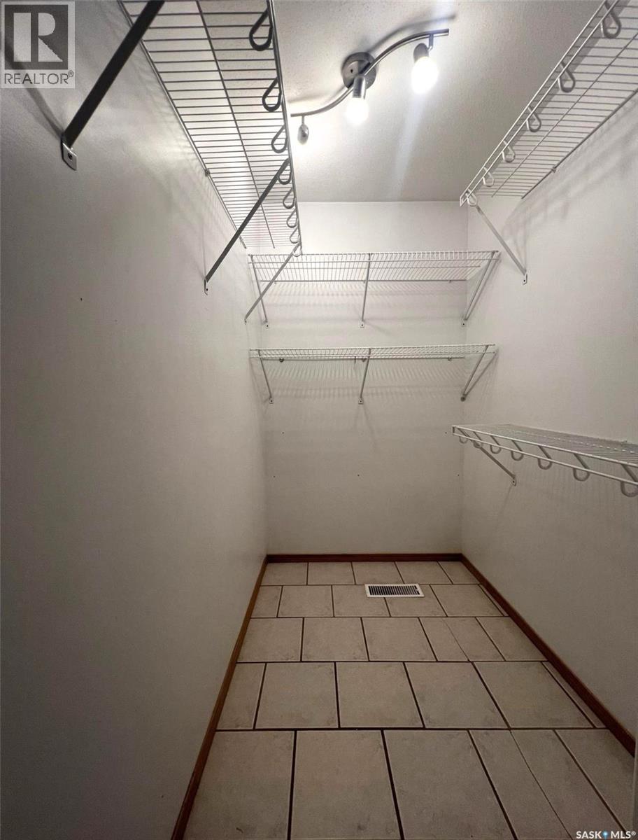 349 10th Avenue Nw, Swift Current, Saskatchewan  S9H 1P1 - Photo 13 - SK033123