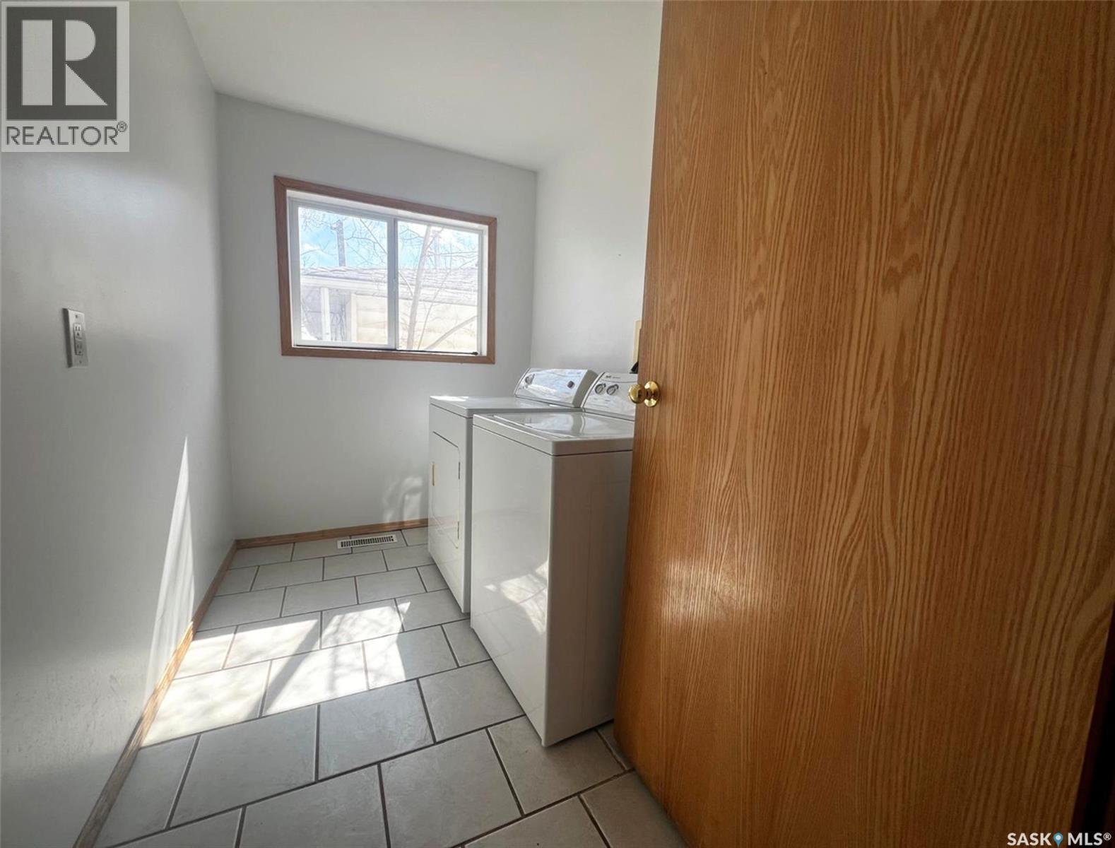 349 10th Avenue Nw, Swift Current, Saskatchewan  S9H 1P1 - Photo 19 - SK033123