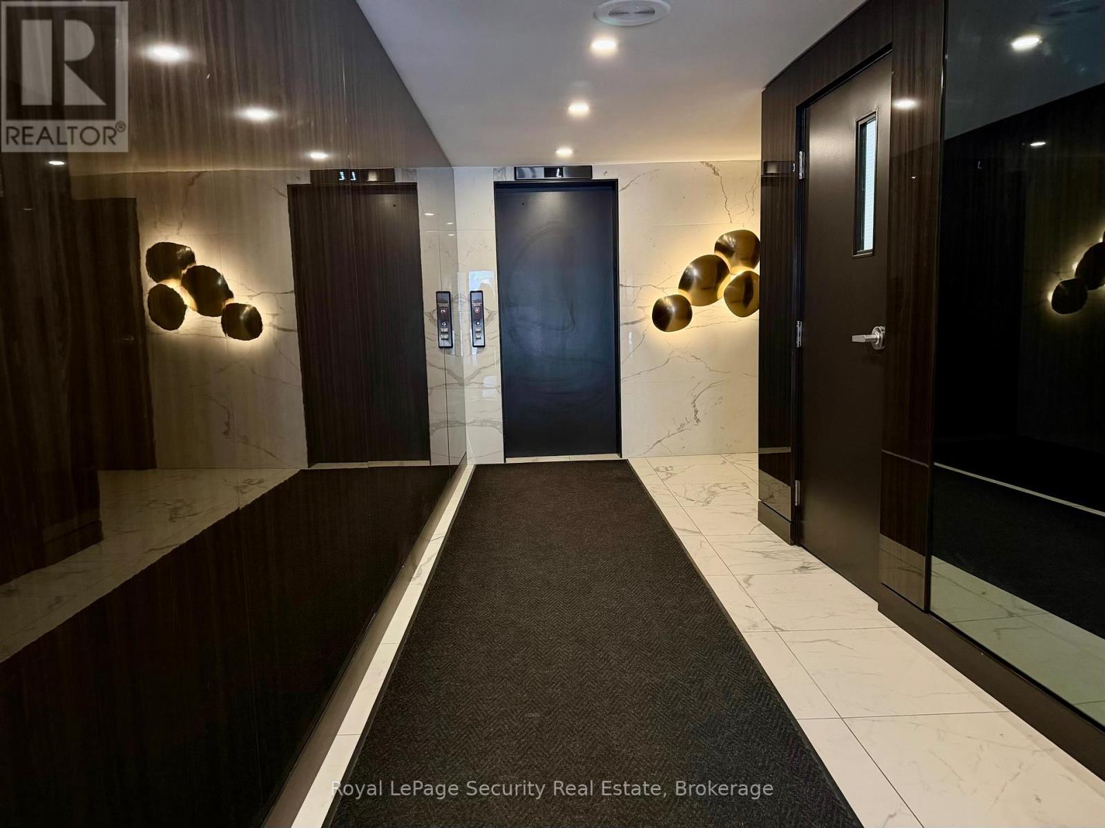 10 - 20 Glebe Road W, Toronto, Ontario  M5P 1C9 - Photo 2 - C12742764