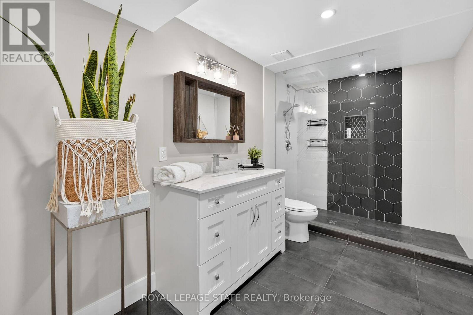 49 Hickory Court, Port Colborne, Ontario  L3K 0B2 - Photo 28 - X13012050