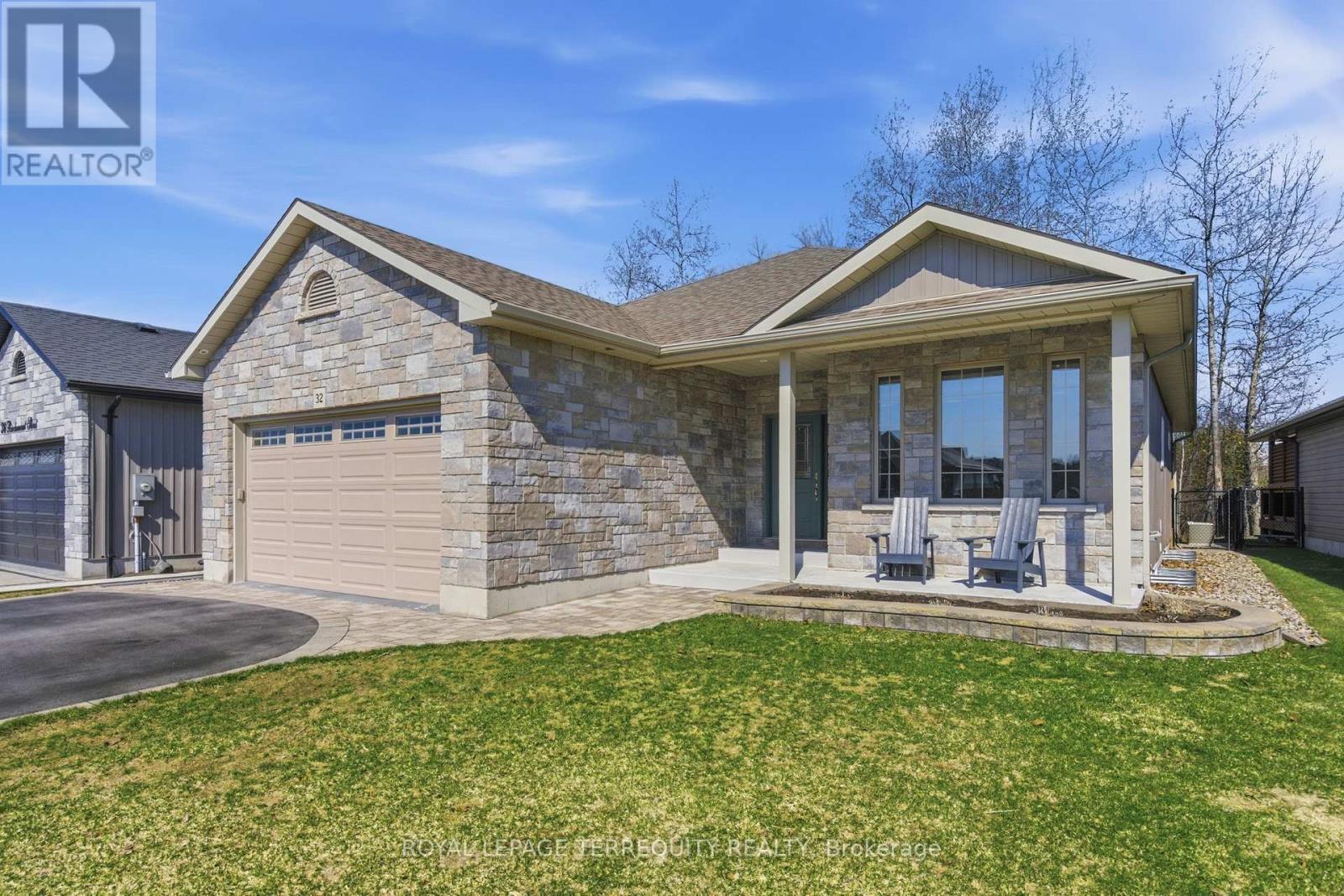 32 Birchmount Street, Quinte West, Ontario  K8V 0C6 - Photo 2 - X13012102