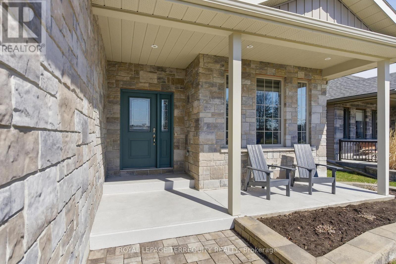 32 Birchmount Street, Quinte West, Ontario  K8V 0C6 - Photo 3 - X13012102