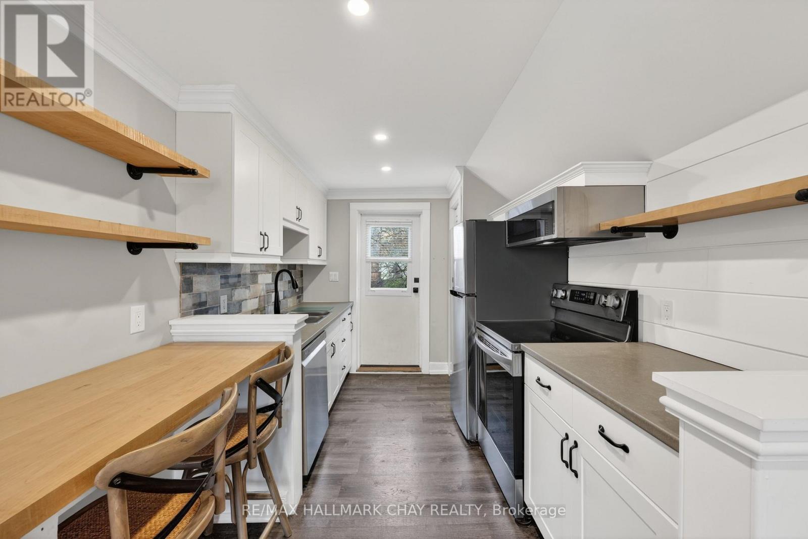 Upper Unit - 90 Church Street, Bradford West Gwillimbury (Bradford), Ontario  L3Z 1P9 - Photo 2 - N13011970