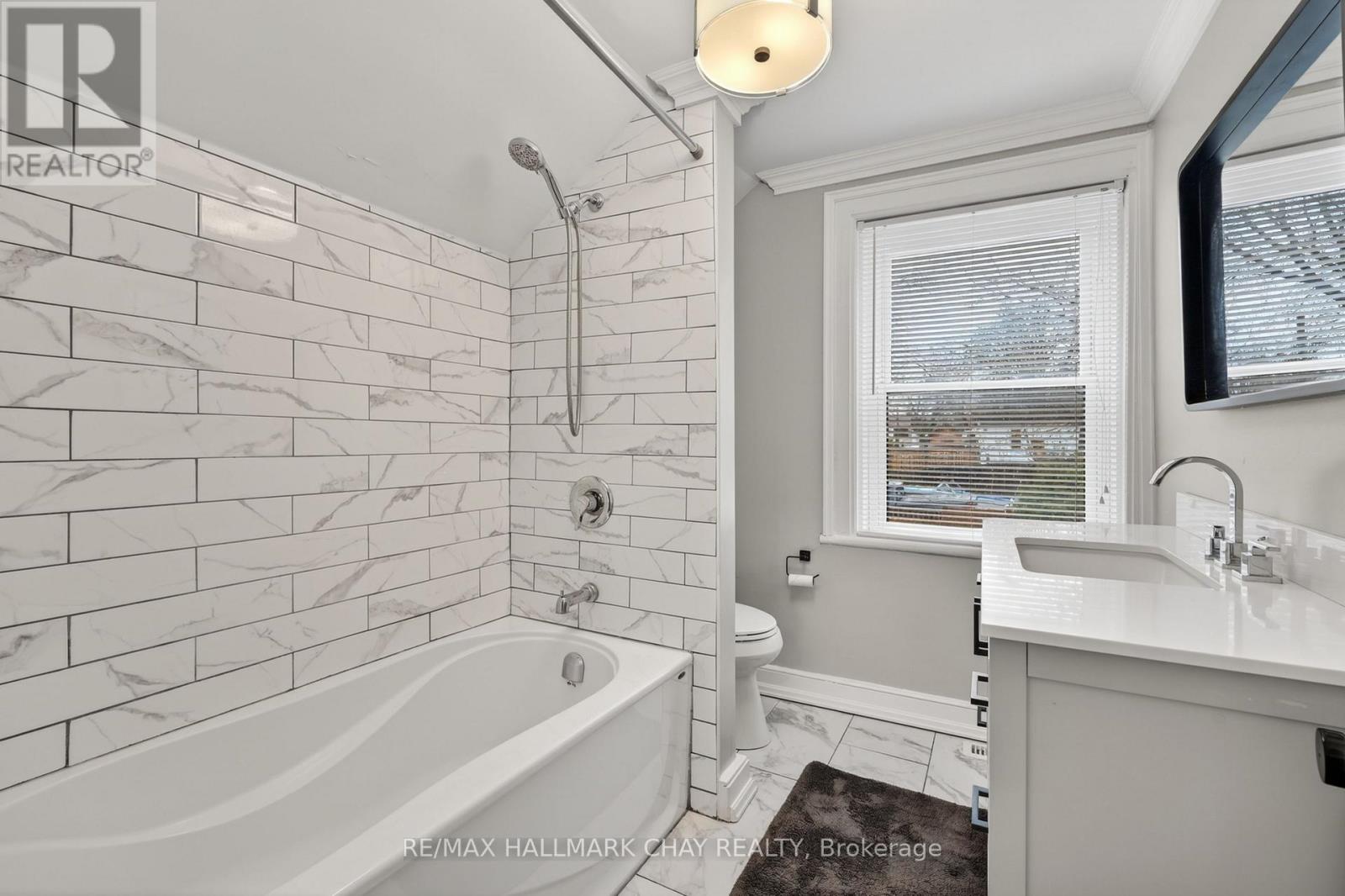 Upper Unit - 90 Church Street, Bradford West Gwillimbury (Bradford), Ontario  L3Z 1P9 - Photo 8 - N13011970