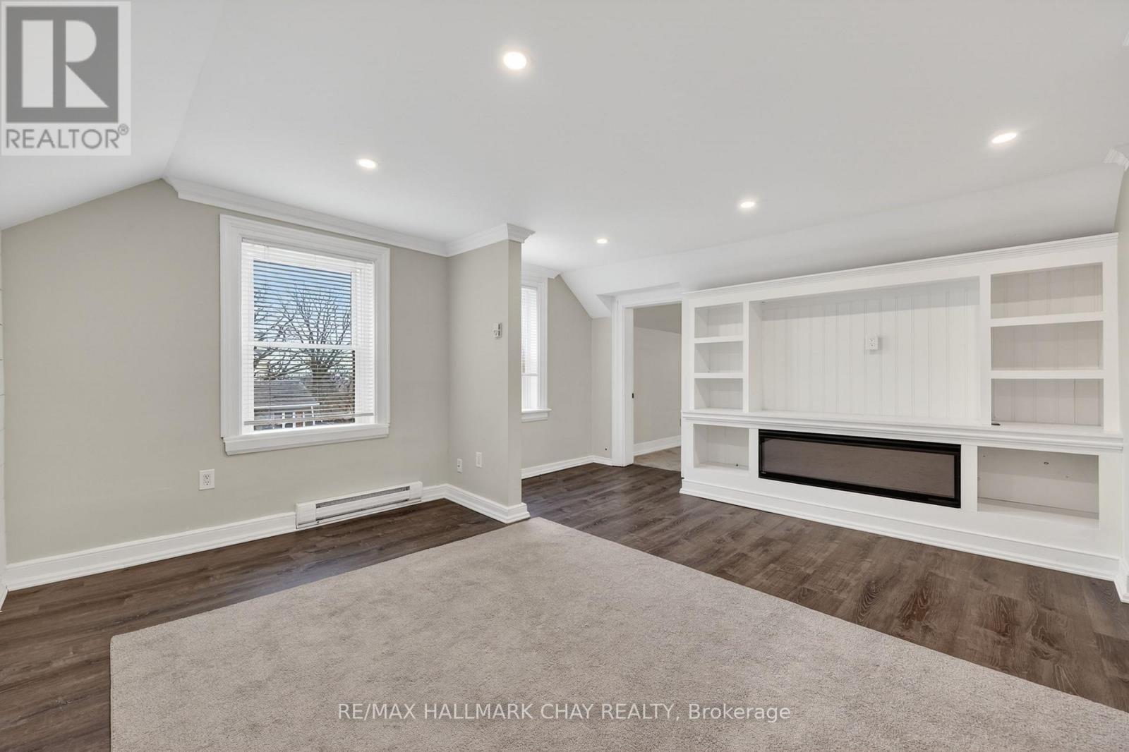 Upper Unit - 90 Church Street, Bradford West Gwillimbury (Bradford), Ontario  L3Z 1P9 - Photo 4 - N13011970