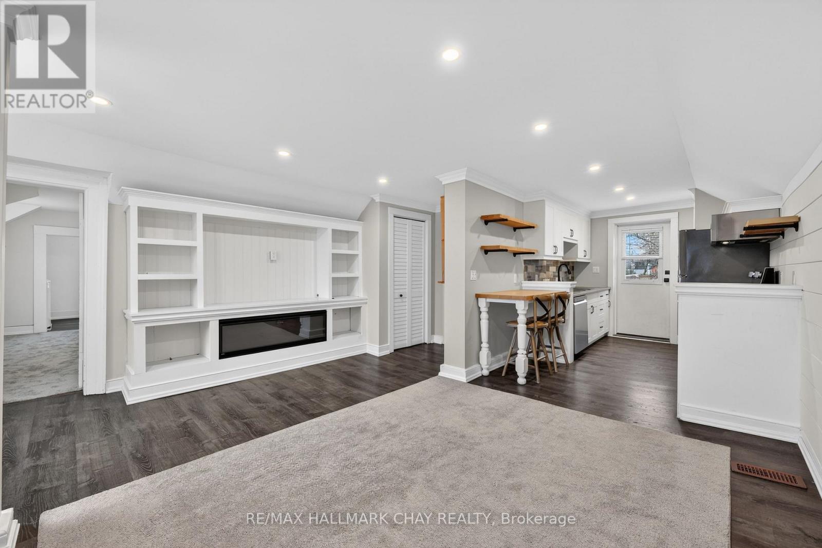 Upper Unit - 90 Church Street, Bradford West Gwillimbury (Bradford), Ontario  L3Z 1P9 - Photo 3 - N13011970