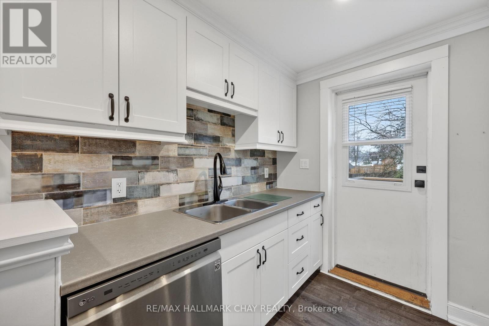 UPPER UNIT - 90 CHURCH STREET, Bradford West Gwillimbury, Ontario