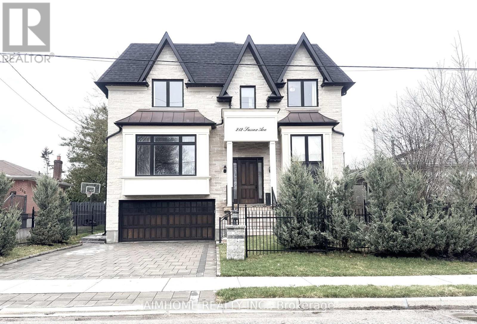 212 SUSSEX AVENUE, Richmond Hill, Ontario