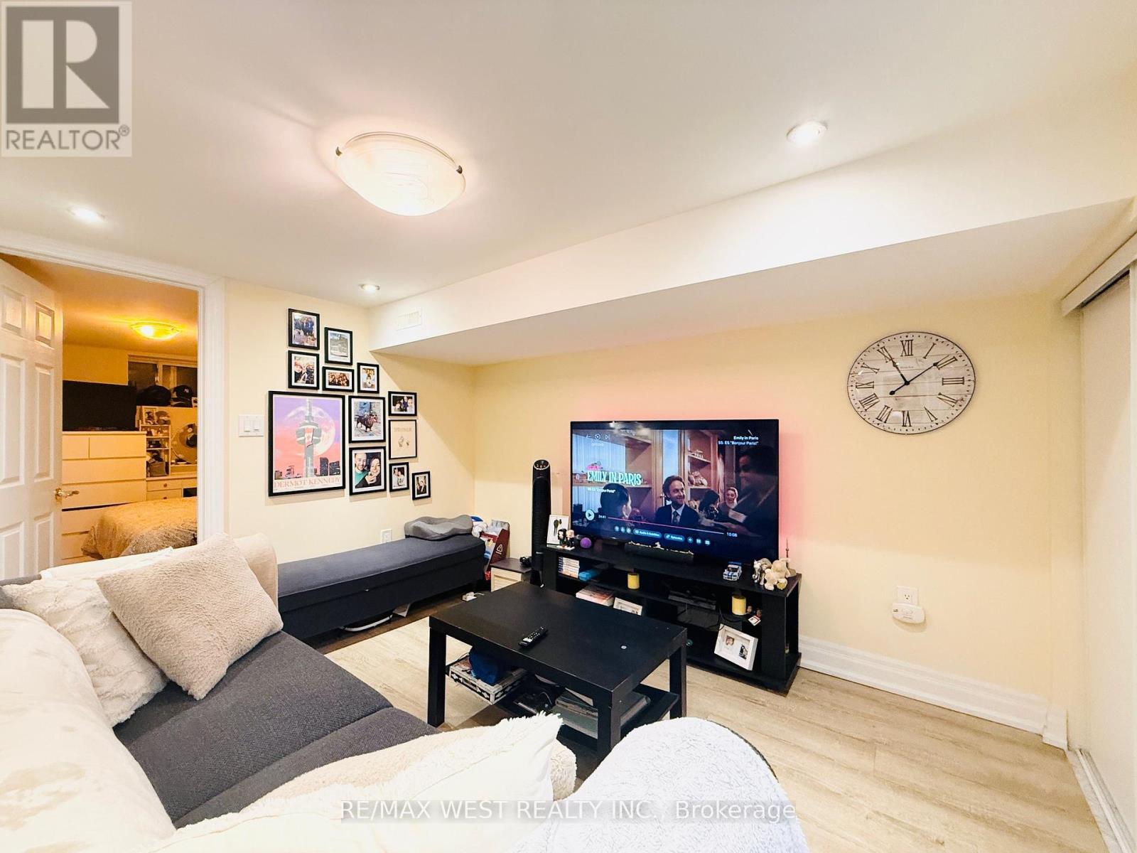 Lower - 48 Keystone Avenue, Toronto, Ontario  M4C 1H4 - Photo 8 - E12689810