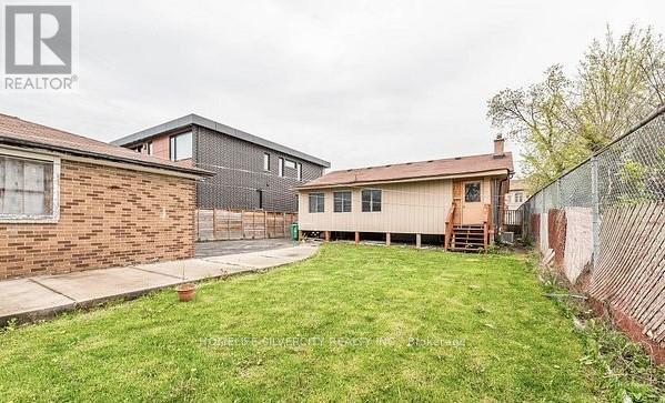 7208 Hermitage Road, Mississauga, Ontario  L4T 2S4 - Photo 21 - W12995128