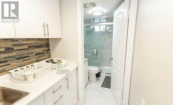 7208 Hermitage Road, Mississauga, Ontario  L4T 2S4 - Photo 16 - W12995128