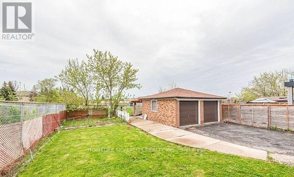 7208 Hermitage Road, Mississauga, Ontario  L4T 2S4 - Photo 19 - W12995128