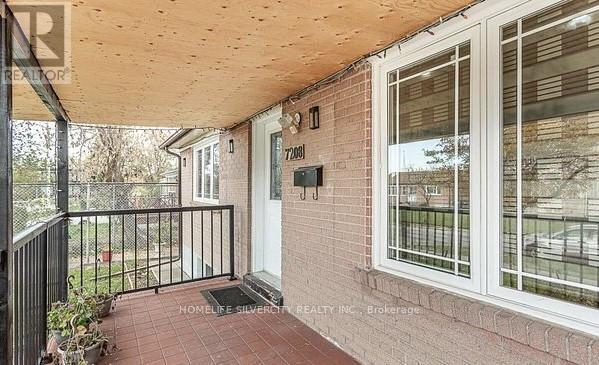 7208 Hermitage Road, Mississauga, Ontario  L4T 2S4 - Photo 5 - W12995128