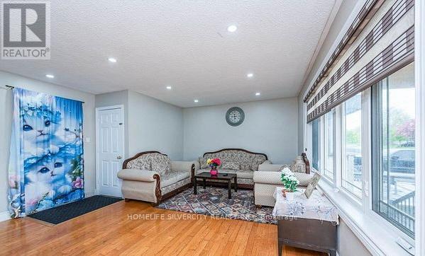 7208 Hermitage Road, Mississauga, Ontario  L4T 2S4 - Photo 7 - W12995128
