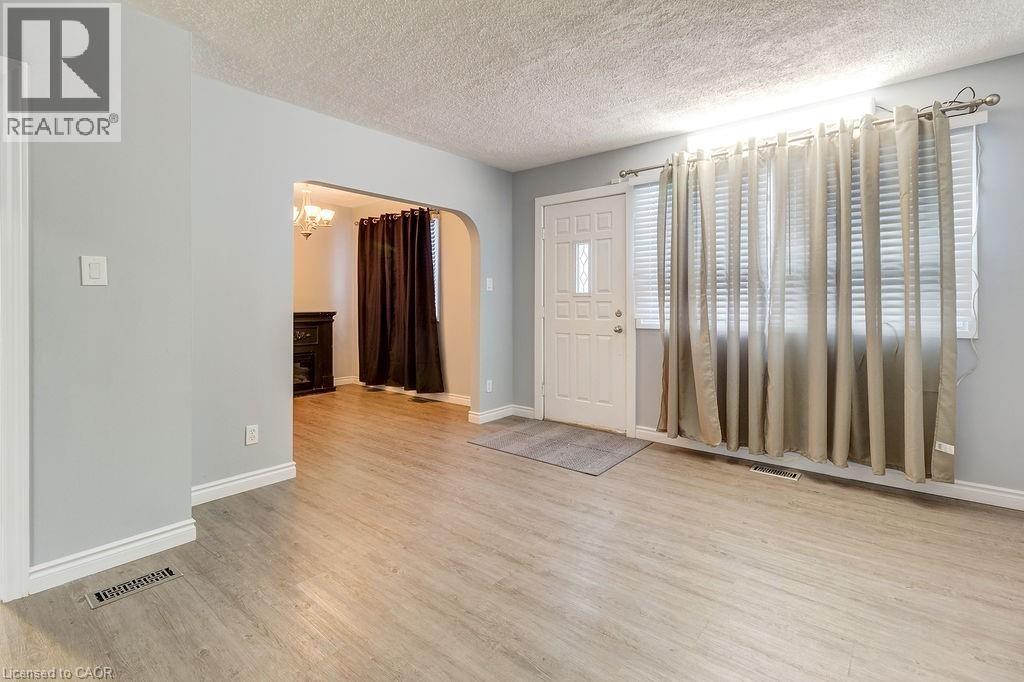 687 Britannia Avenue, Hamilton, Ontario  L8H 2A6 - Photo 3 - 40821526