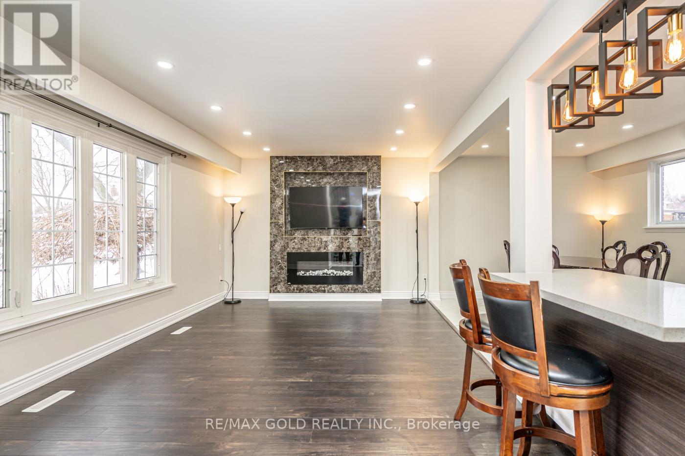 1 Elrose Road, Brampton, Ontario  L6T 2C2 - Photo 9 - W13011270