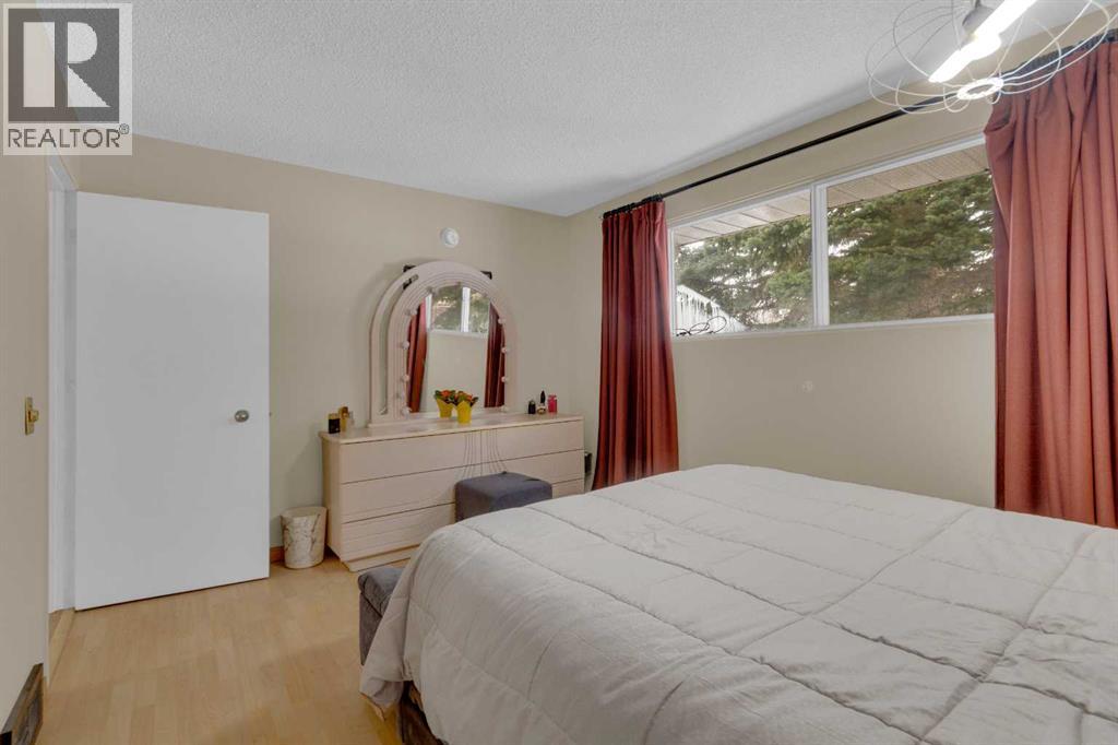 60 Dalhurst Way Nw, Calgary, Alberta  T3A 1N7 - Photo 13 - A2300689