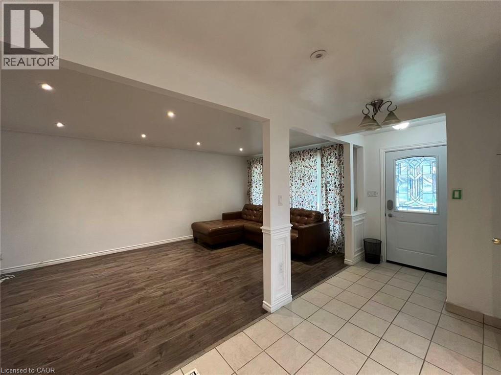 26 Marlowe Drive Unit# Main, Hamilton, Ontario  L9C 2H6 - Photo 3 - 40821851