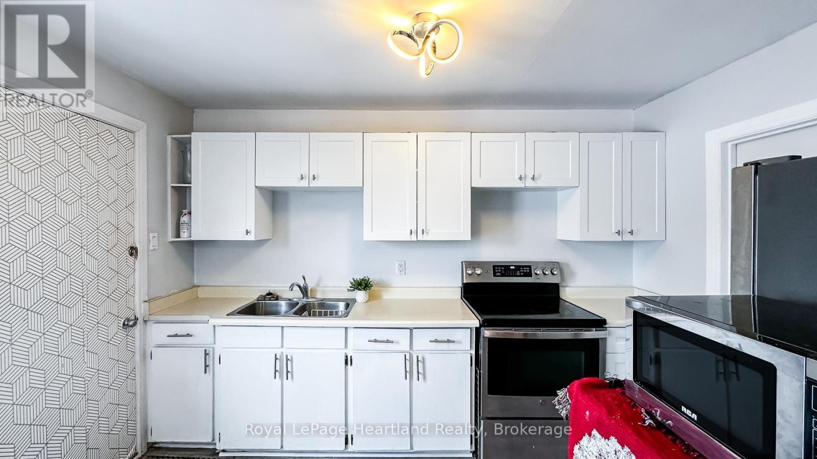 21 St Charles Place, Huron East, Ontario  N0M 1L0 - Photo 13 - X13012300