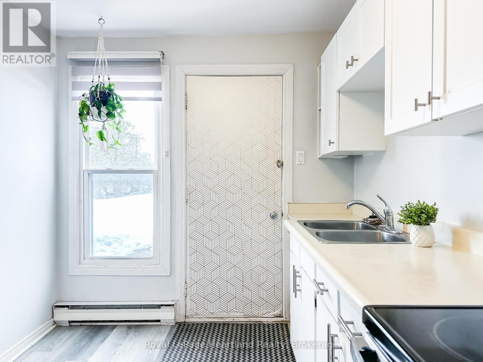 21 St Charles Place, Huron East, Ontario  N0M 1L0 - Photo 14 - X13012300