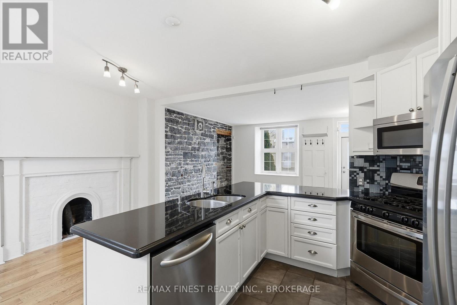 110 Yonge Street, Kingston, Ontario  K7M 1E7 - Photo 17 - X13012370