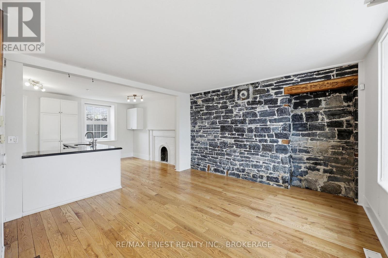 110 Yonge Street, Kingston, Ontario  K7M 1E7 - Photo 5 - X13012370