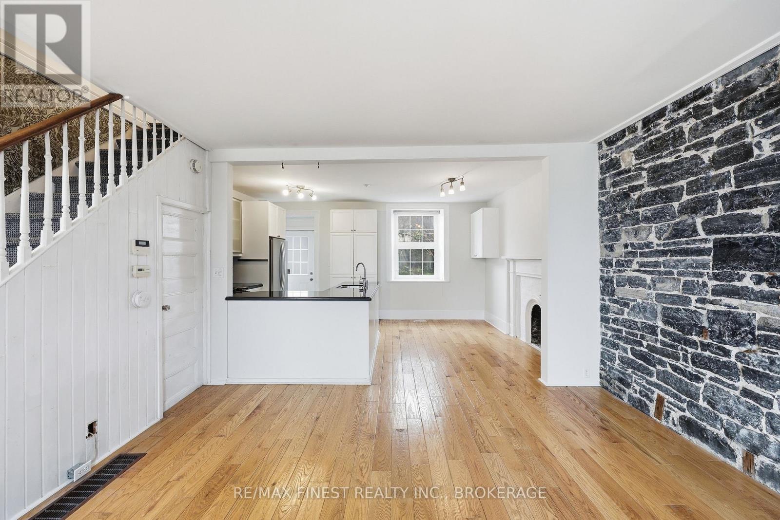 110 Yonge Street, Kingston, Ontario  K7M 1E7 - Photo 7 - X13012370