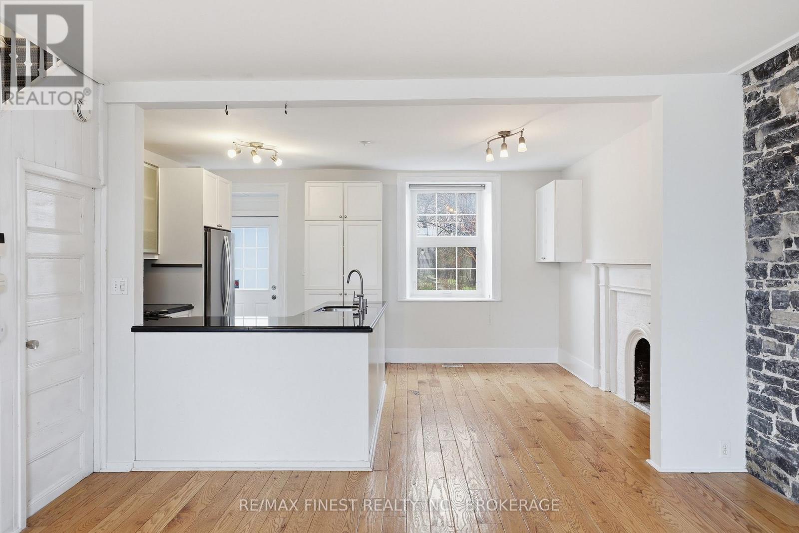 110 Yonge Street, Kingston, Ontario  K7M 1E7 - Photo 8 - X13012370