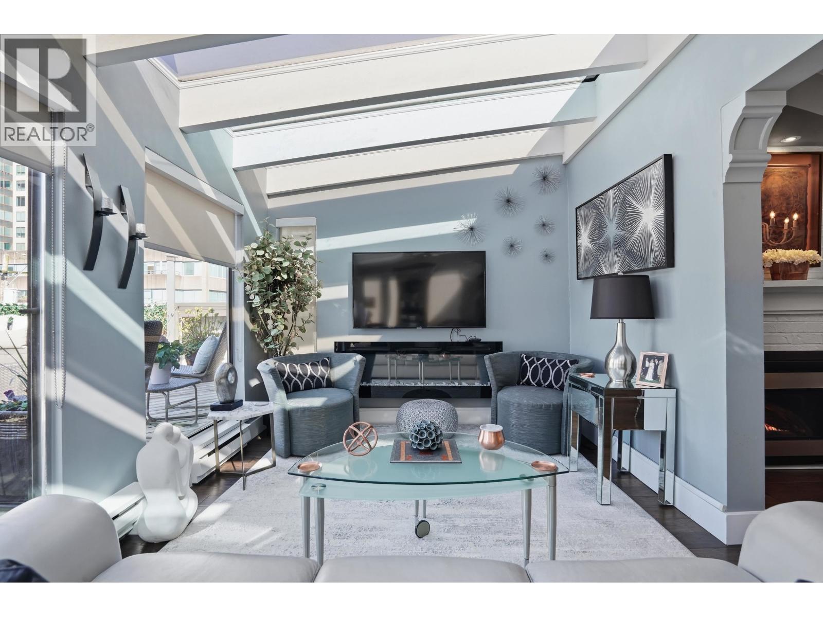 6 1375 W 10th Avenue, Vancouver, British Columbia  V6H 1J7 - Photo 3 - R3112359