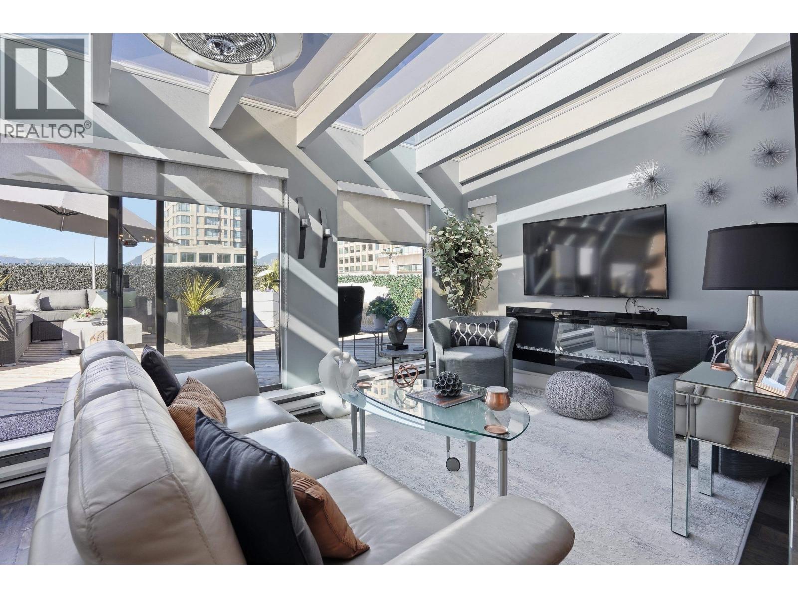 6 1375 W 10TH AVENUE, Vancouver, British Columbia