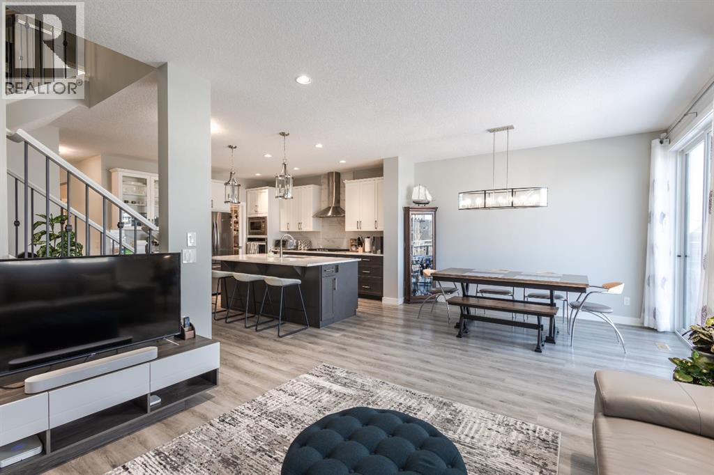 301 Crestmont Drive Sw, Calgary, Alberta  T3B 6G9 - Photo 11 - A2298416