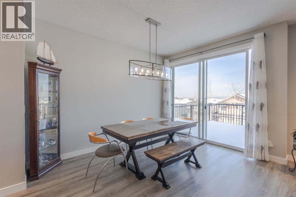 301 Crestmont Drive Sw, Calgary, Alberta  T3B 6G9 - Photo 12 - A2298416