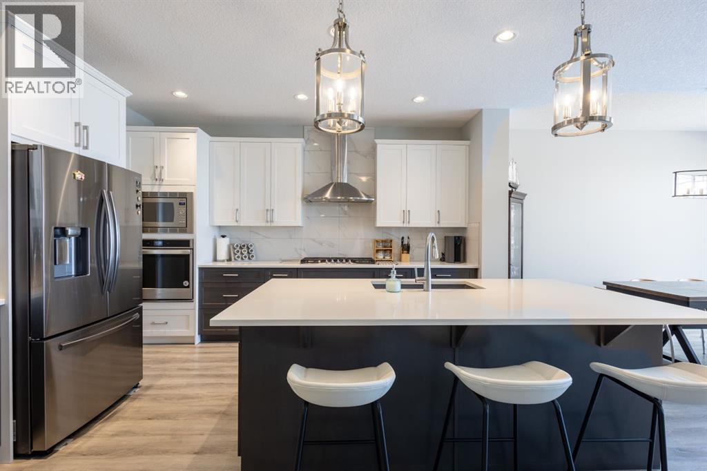 301 Crestmont Drive Sw, Calgary, Alberta  T3B 6G9 - Photo 8 - A2298416