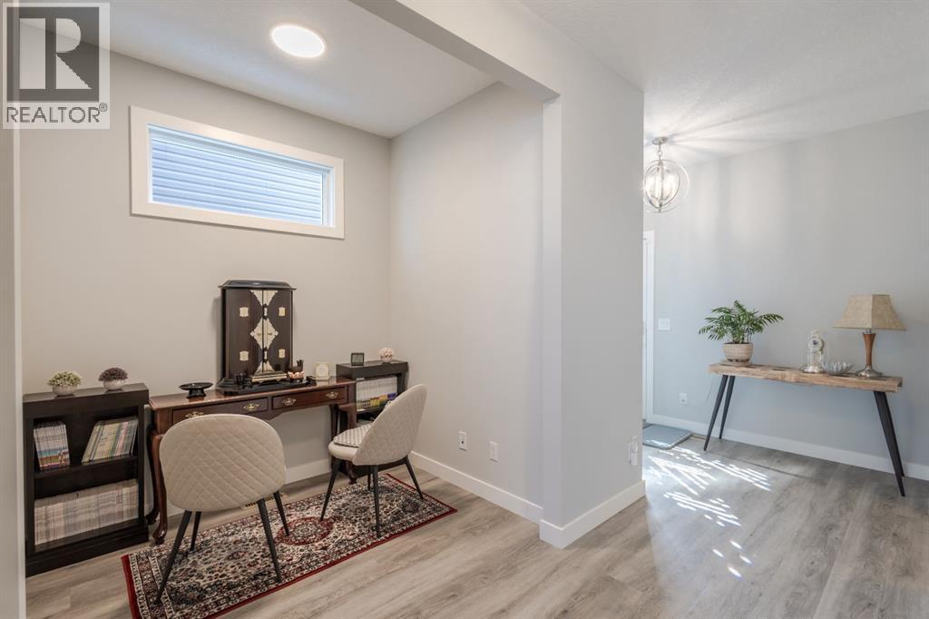 301 Crestmont Drive Sw, Calgary, Alberta  T3B 6G9 - Photo 14 - A2298416