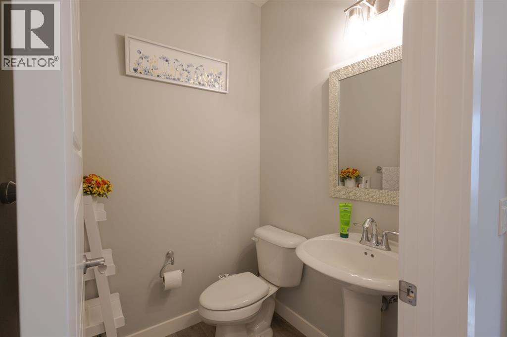 301 Crestmont Drive Sw, Calgary, Alberta  T3B 6G9 - Photo 17 - A2298416