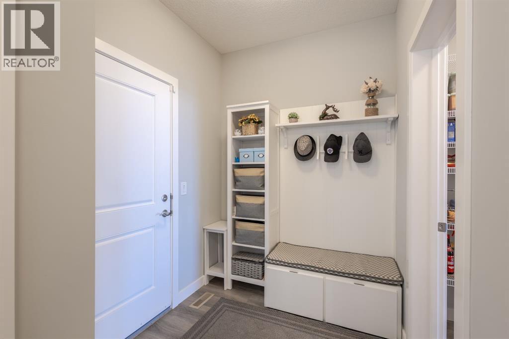 301 Crestmont Drive Sw, Calgary, Alberta  T3B 6G9 - Photo 15 - A2298416