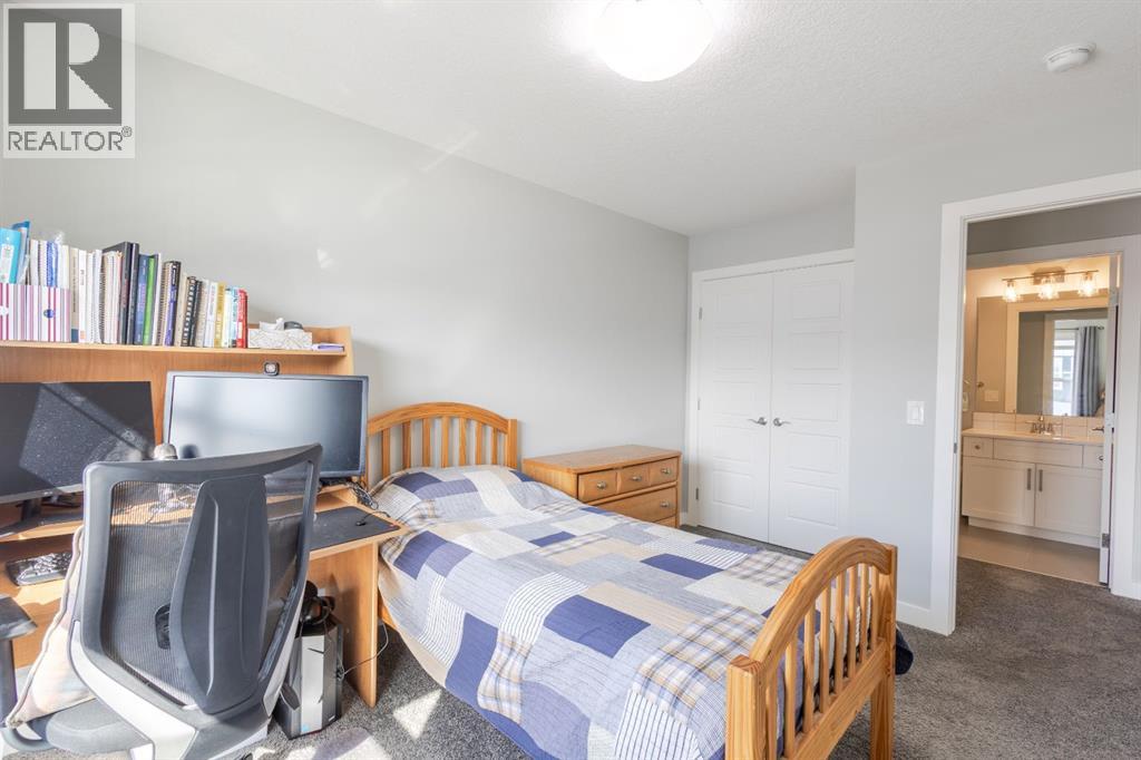 301 Crestmont Drive Sw, Calgary, Alberta  T3B 6G9 - Photo 21 - A2298416
