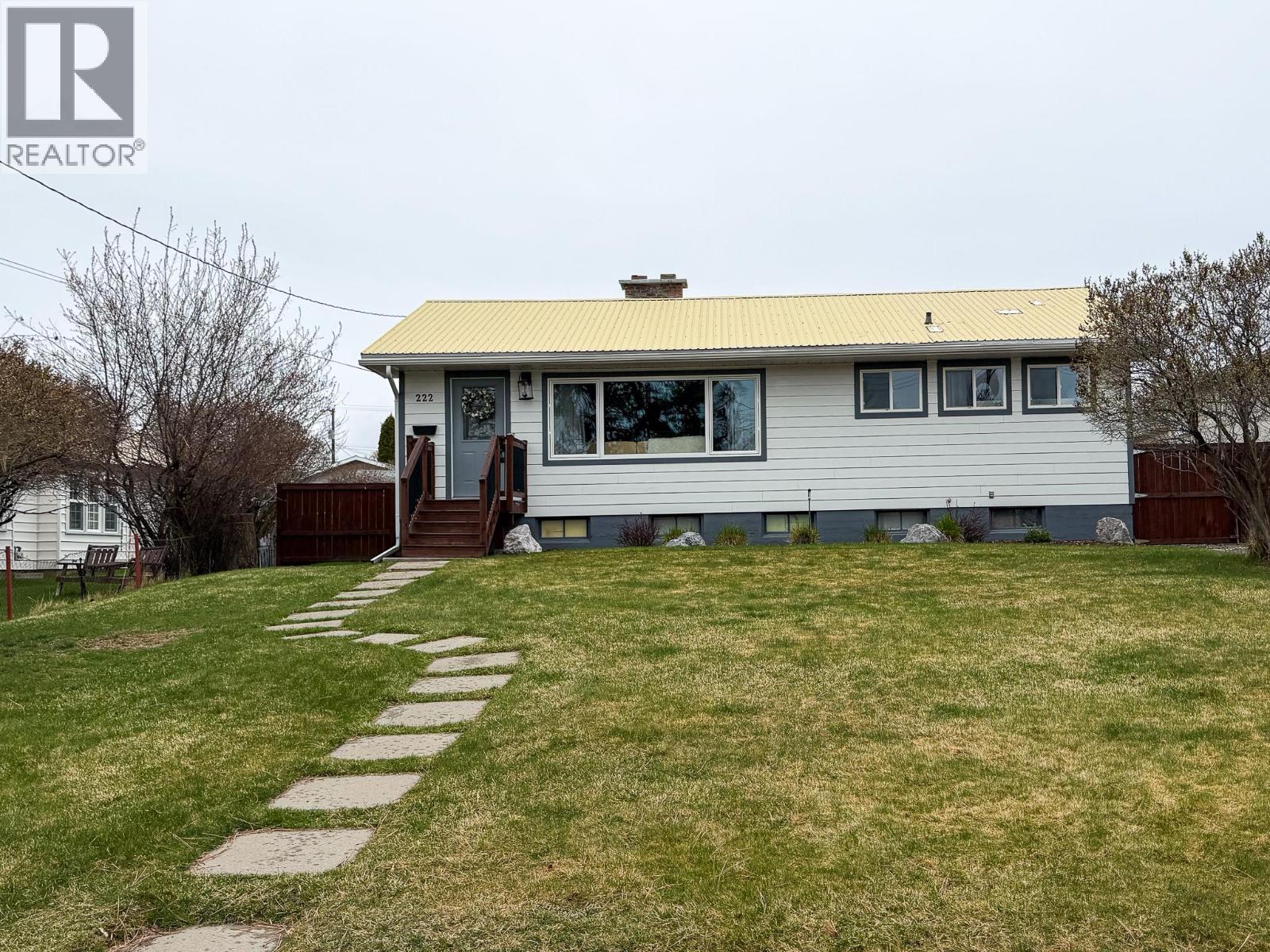 222 16th Avenue S, Cranbrook, British Columbia  V1C 2Z6 - Photo 1 - 10383720