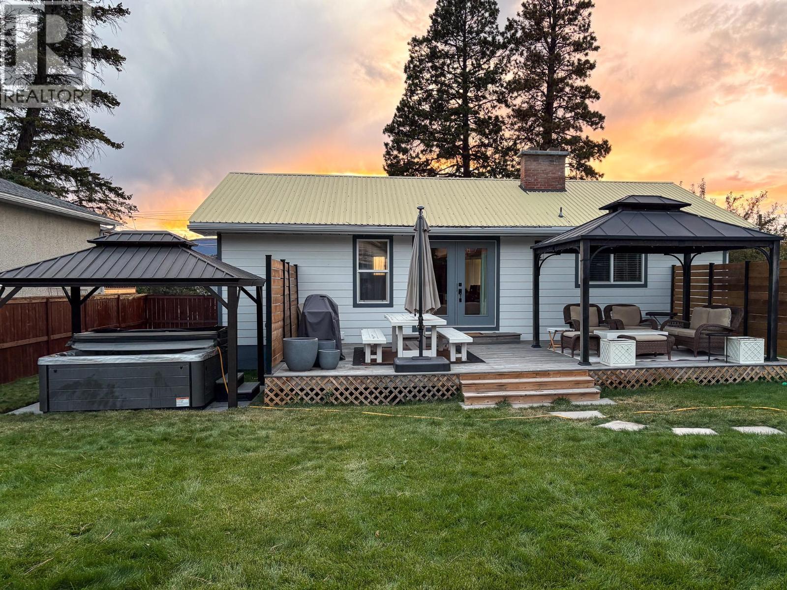 222 16th Avenue S, Cranbrook, British Columbia  V1C 2Z6 - Photo 2 - 10383720