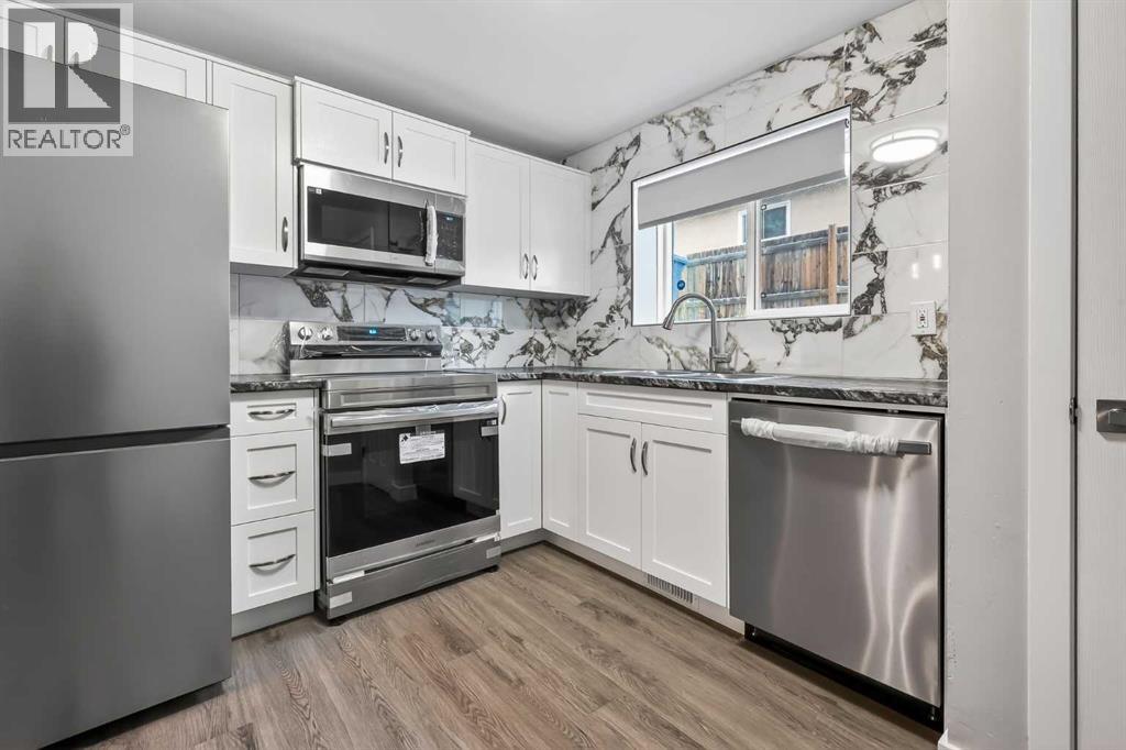 7717 & 7719 41 Avenue Nw, Calgary, Alberta  T3B 1X7 - Photo 2 - A2301698