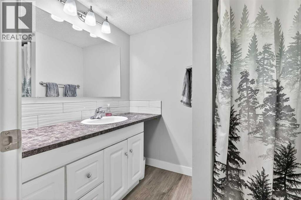 7717 & 7719 41 Avenue Nw, Calgary, Alberta  T3B 1X7 - Photo 19 - A2301698