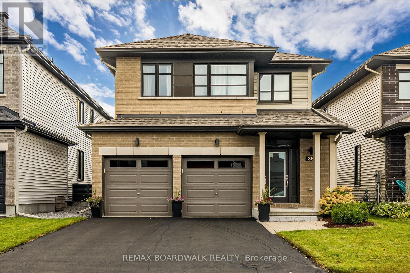 38 Thunderbolt Street, Ottawa, Ontario  K2V 0L9 - Photo 2 - X13012160