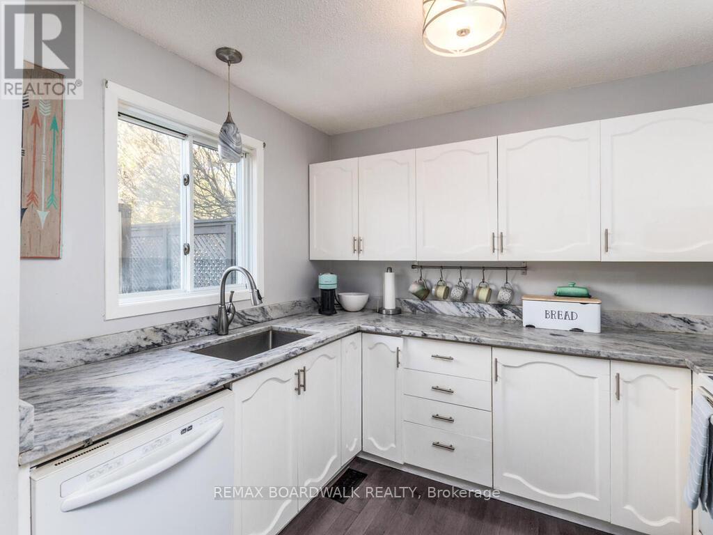 15 Terry Fox Avenue, Carleton Place, Ontario  K7C 4G2 - Photo 12 - X13012270