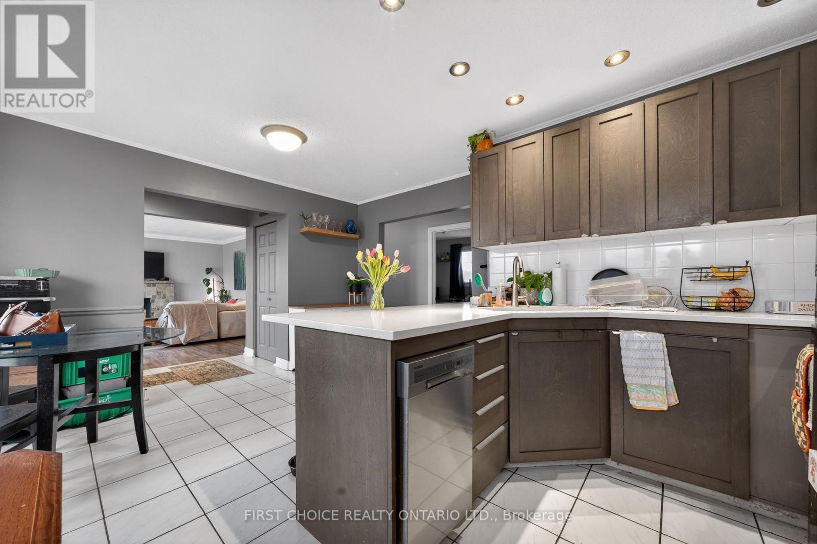 1307 Aurele Street, Ottawa, Ontario  K1B 3L4 - Photo 6 - X13012480