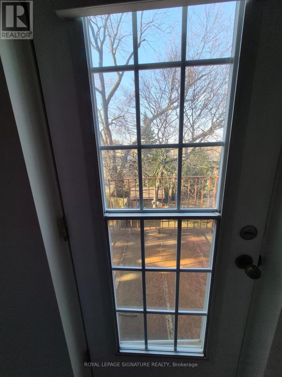 Apt 2 - 344 Roselawn Avenue, Toronto, Ontario  M4R 1G1 - Photo 11 - C13011908