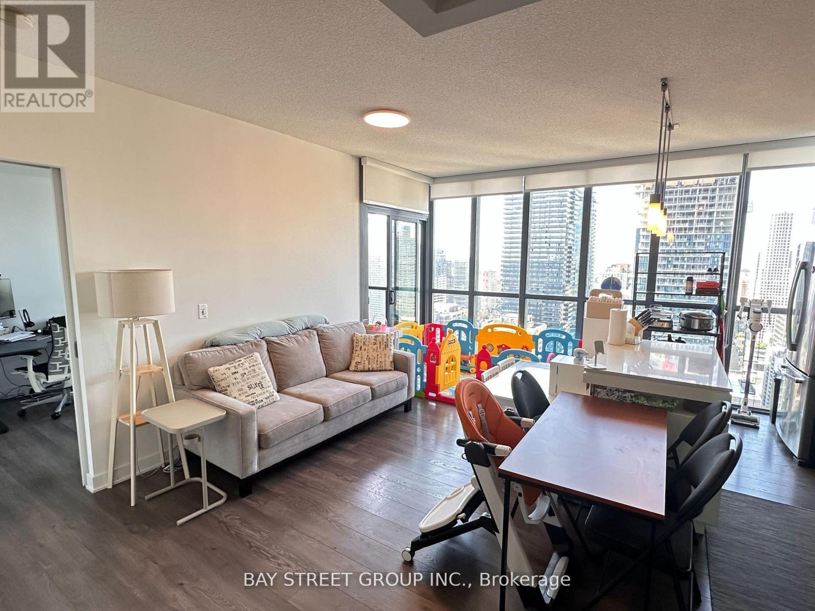 3704 - 110 Charles Street E, Toronto, Ontario  M4Y 1T5 - Photo 2 - C13012488