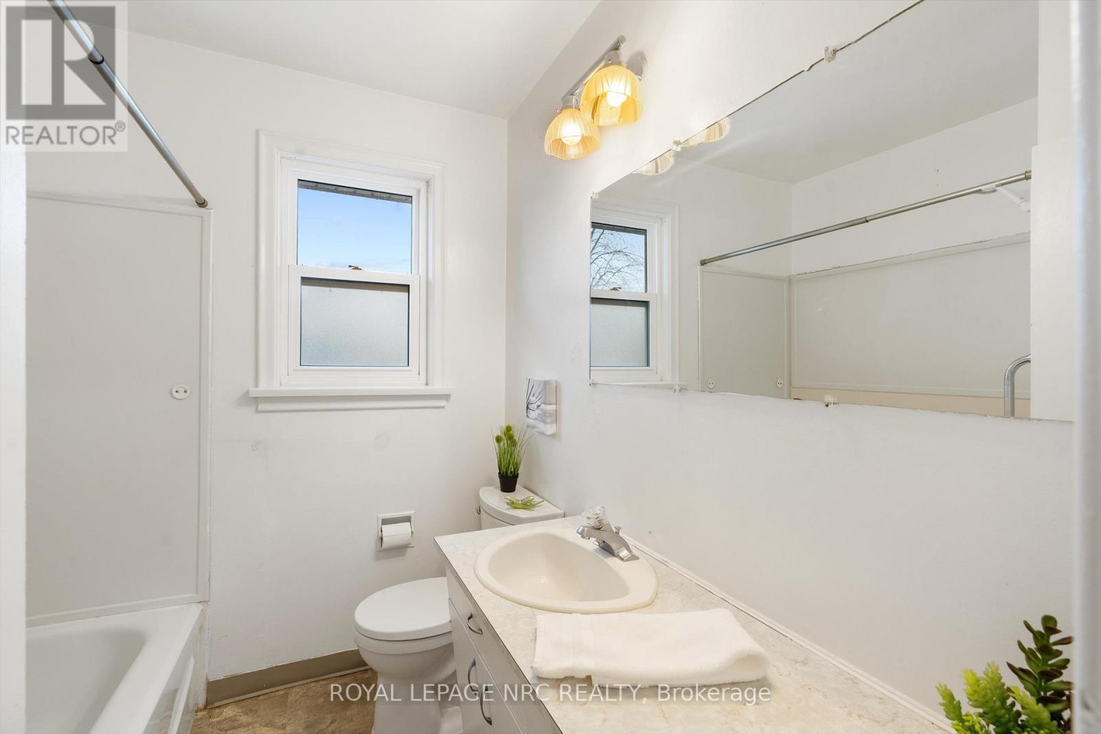 17 Milton Road, St. Catharines, Ontario  L2P 3E7 - Photo 16 - X13012224