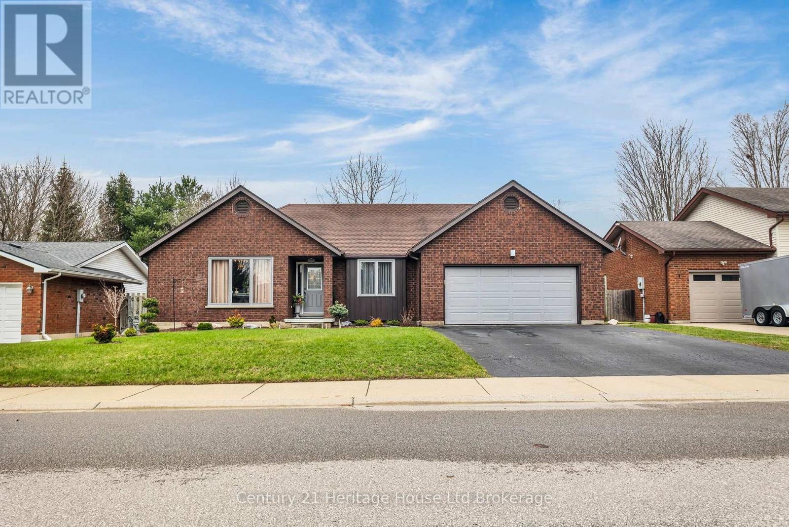 15 GIBSON DRIVE, Tillsonburg, Ontario